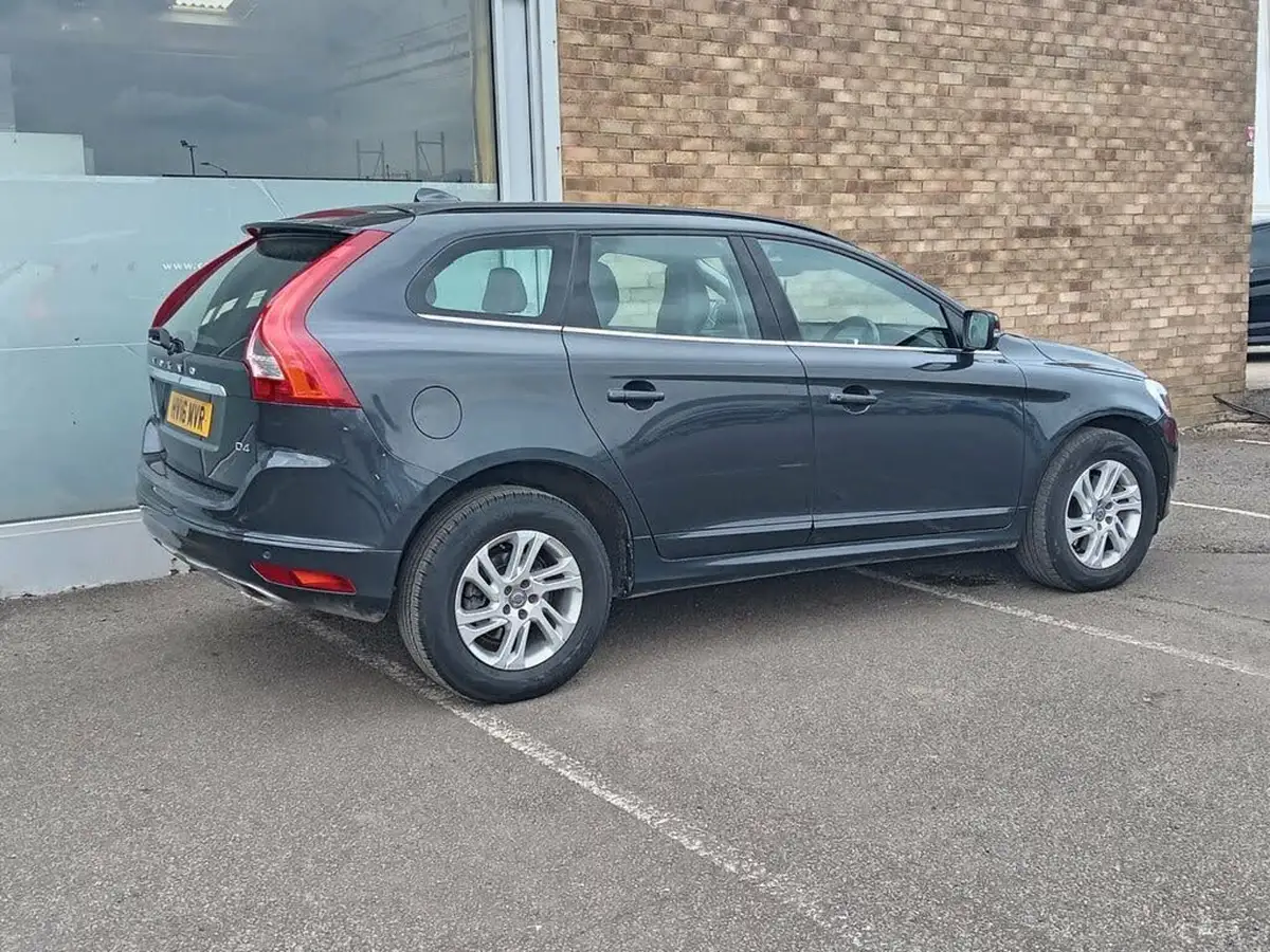 2016-volvo-xc60-20td-d4-se-geartronic-big-2
