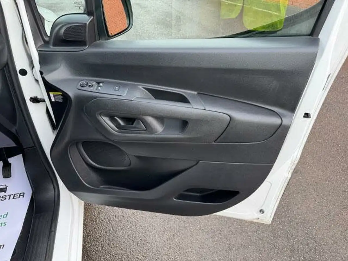 2021-peugeot-partner-15-bluehdi-1000-professional-100ps-eu6dt-panel-big-15