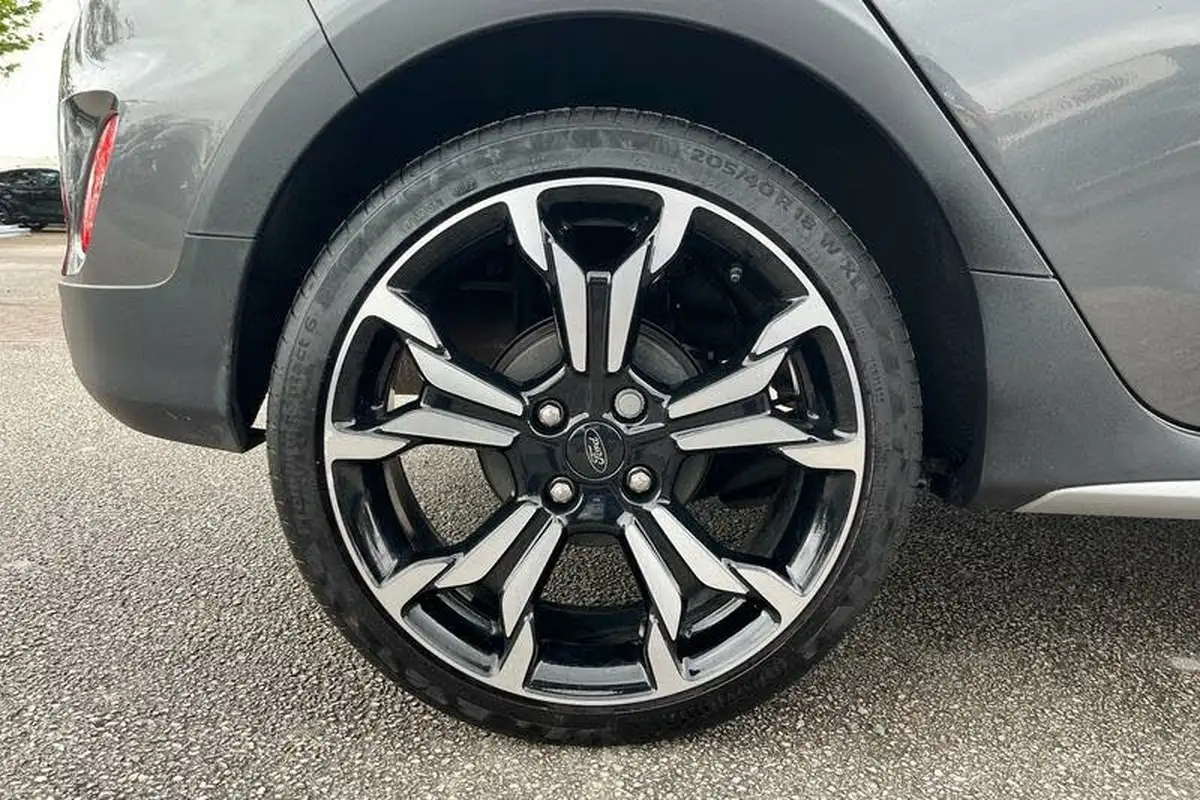 2023-ford-fiesta-big-7