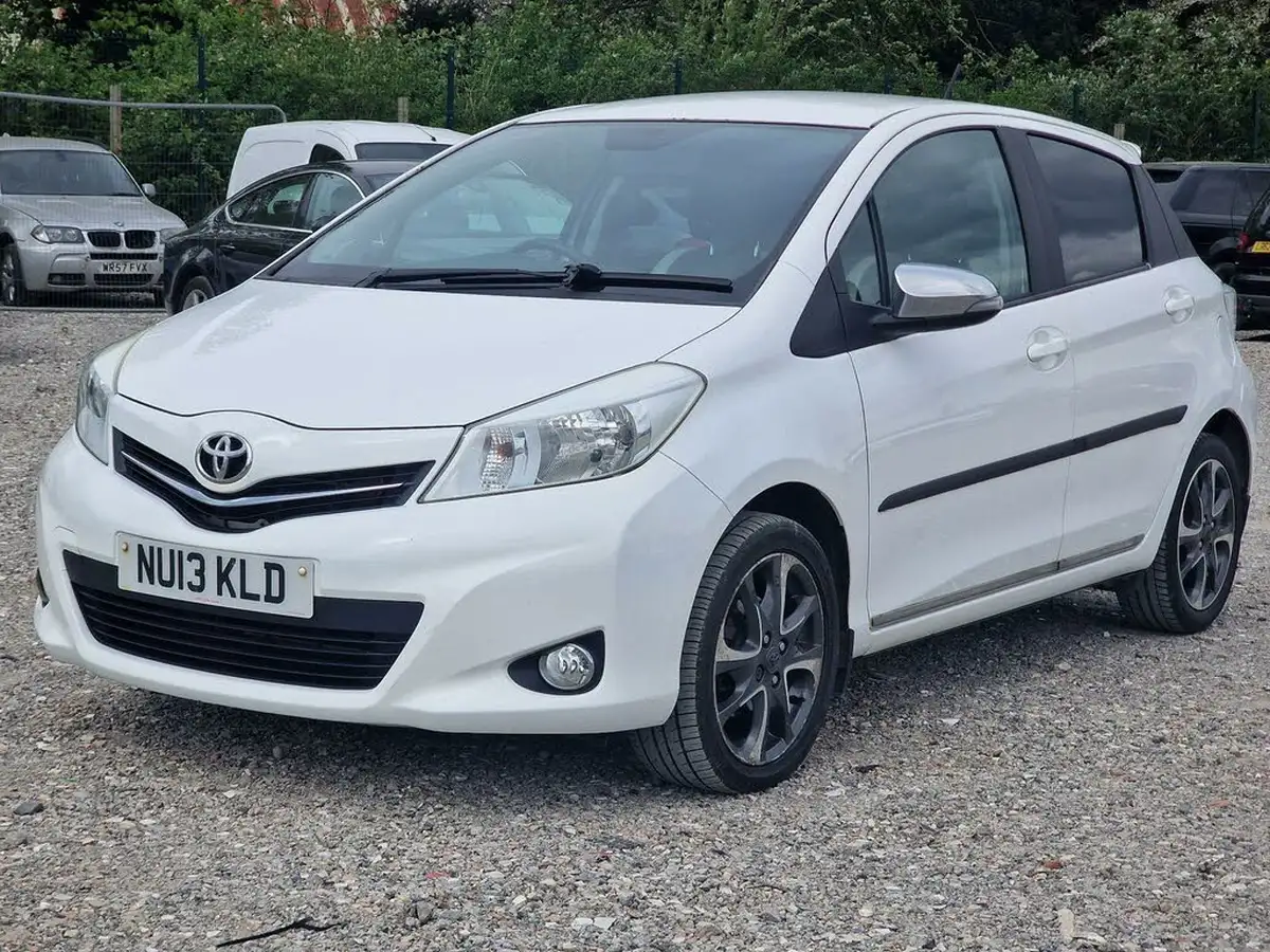 2013-toyota-yaris-133-trend-vvt-i-5d-big-2