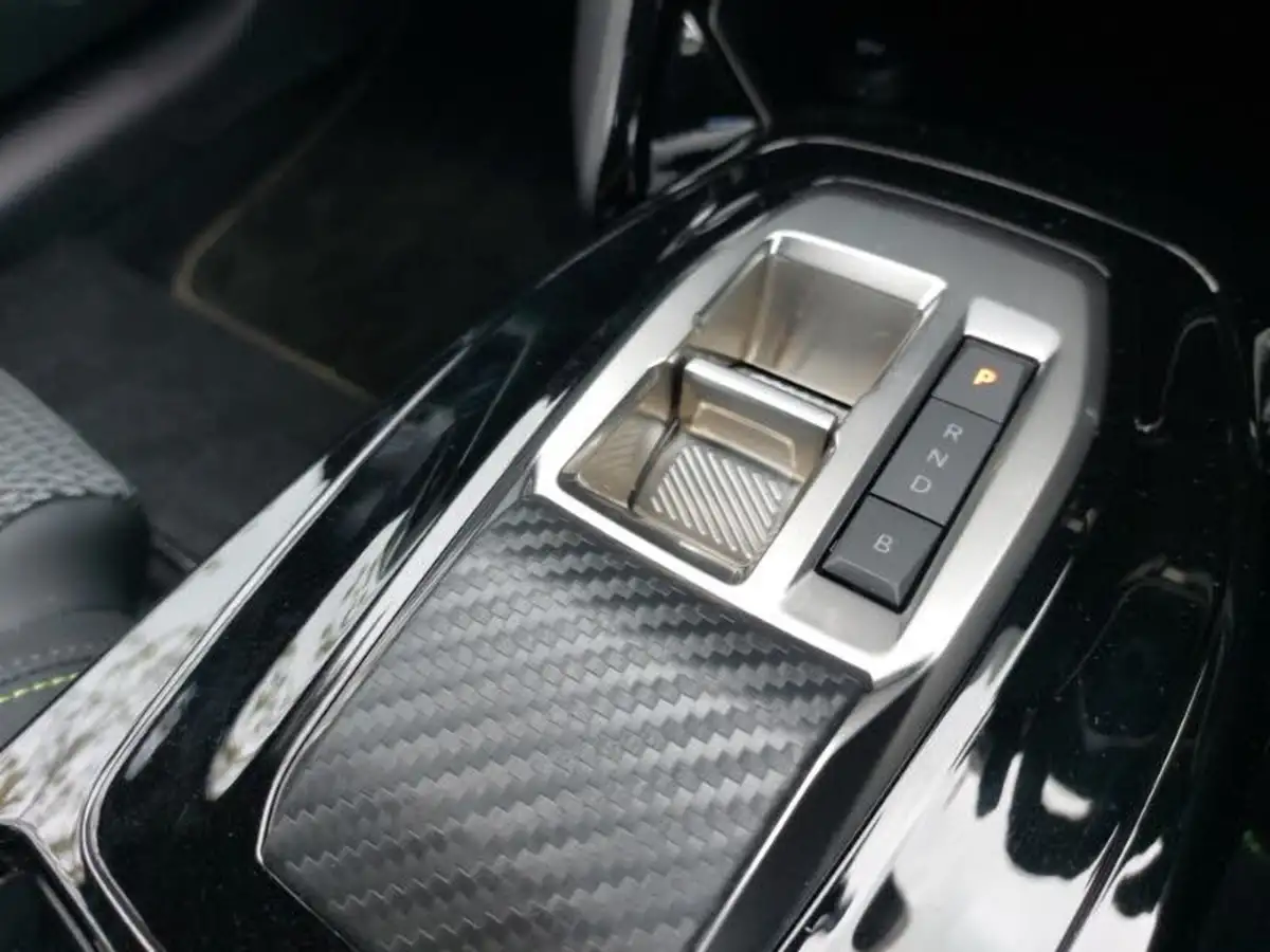 2024-peugeot-208-e-gt-136ps-50kwh-big-15