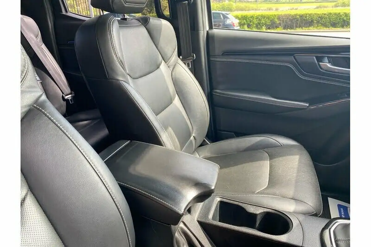 2021-isuzu-d-max-19td-v-cross-big-11