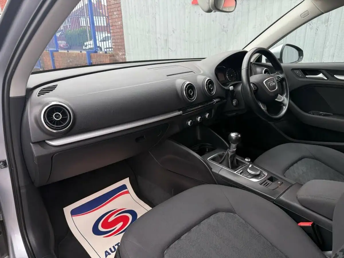 2015-audi-a3-16td-se-technik-hatchback-3d-big-30