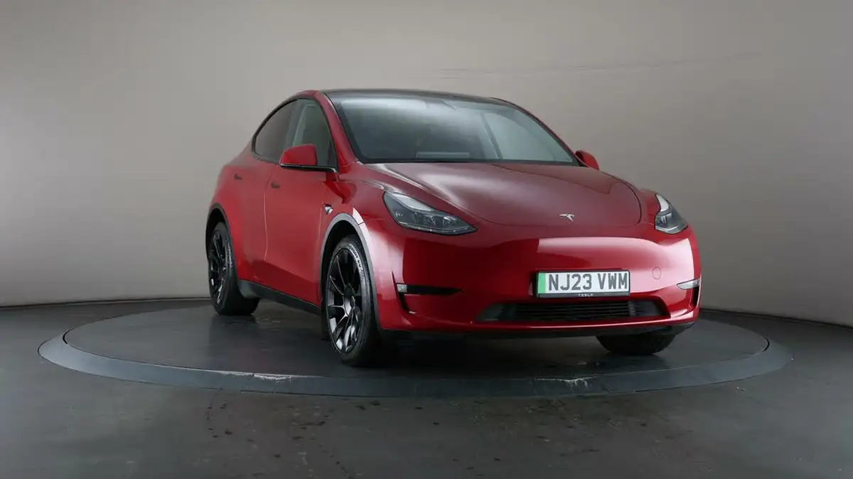 2023-tesla-model-y-e-long-range-big-43