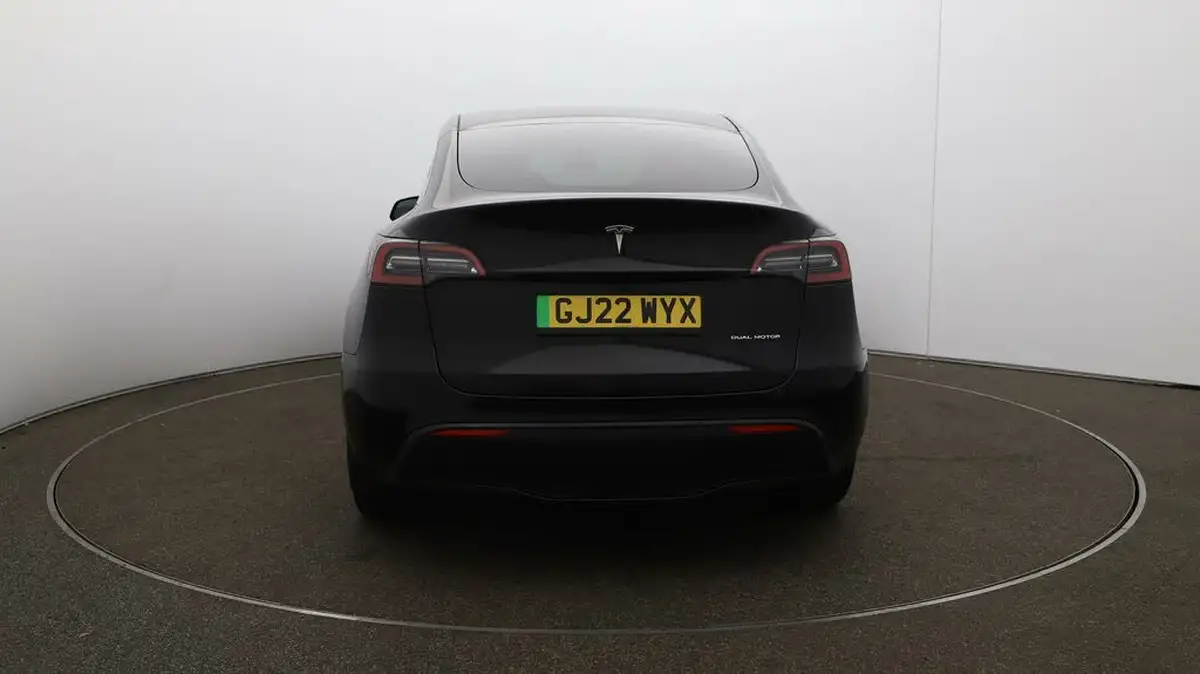 2022-tesla-model-y-e-long-range-big-49