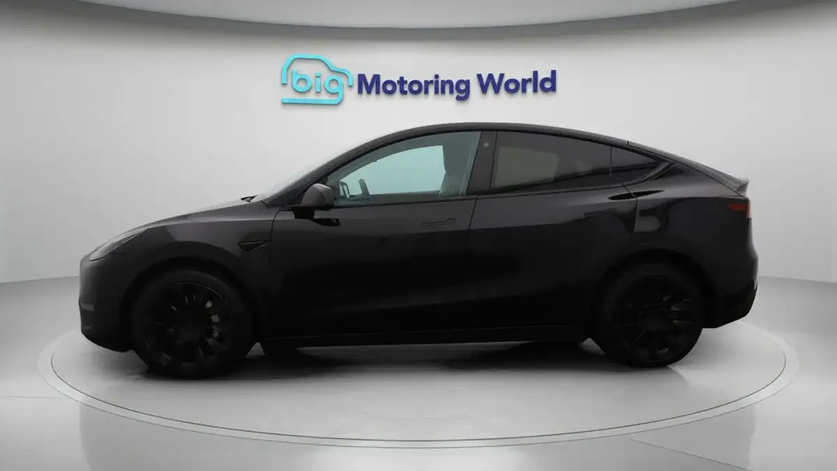 2022-tesla-model-y-e-long-range-big-4