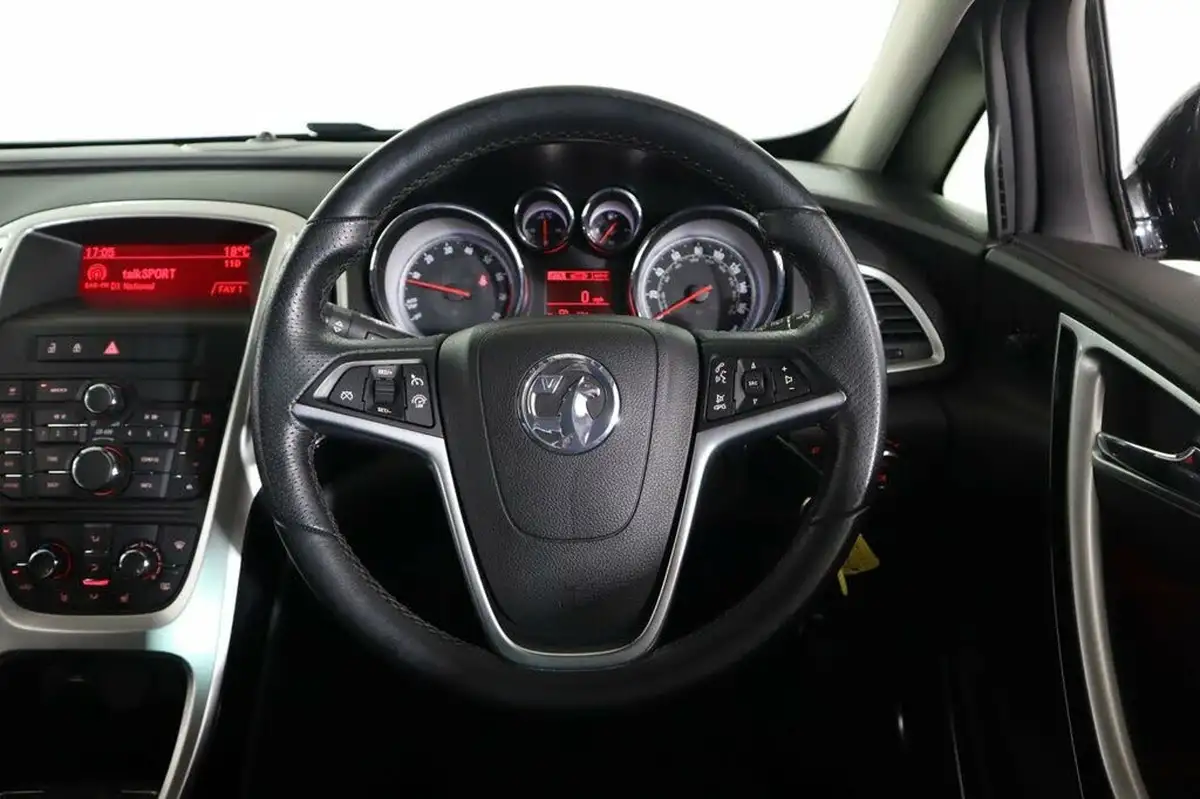2012-vauxhall-astra-gtc-14-sri-140ps-ss-big-36