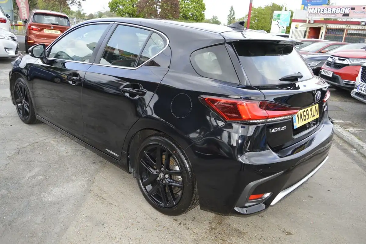 2019-lexus-ct-200h-18-ct-big-3