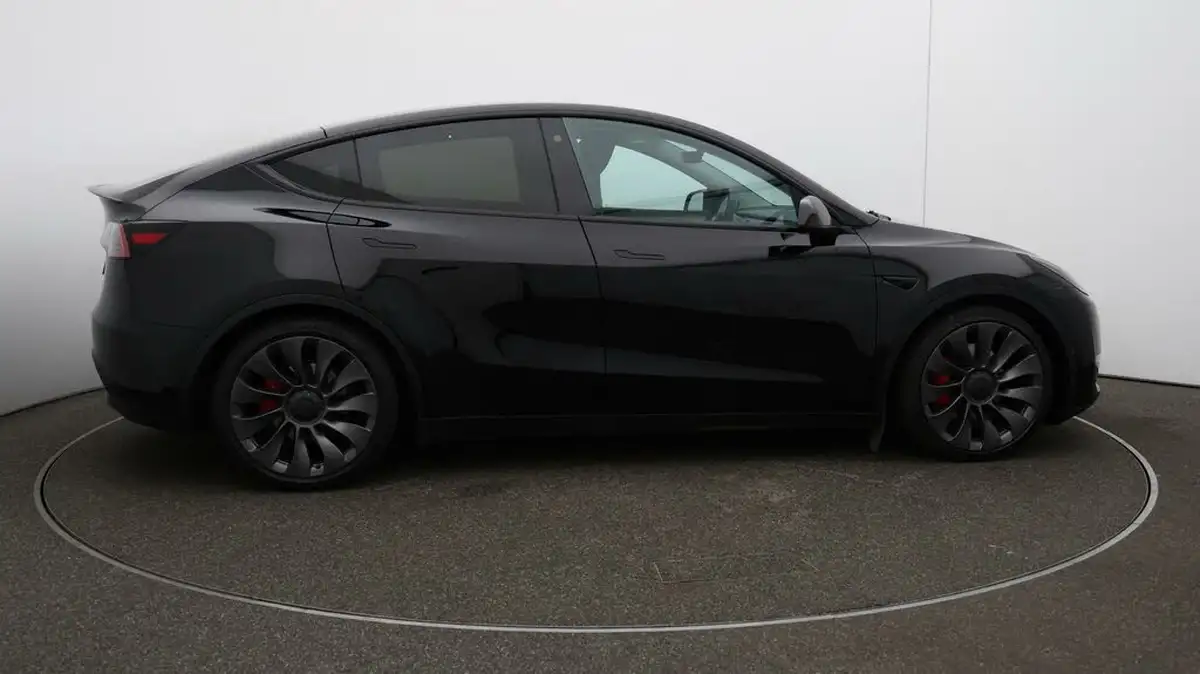 2023-tesla-model-y-e-performance-big-42