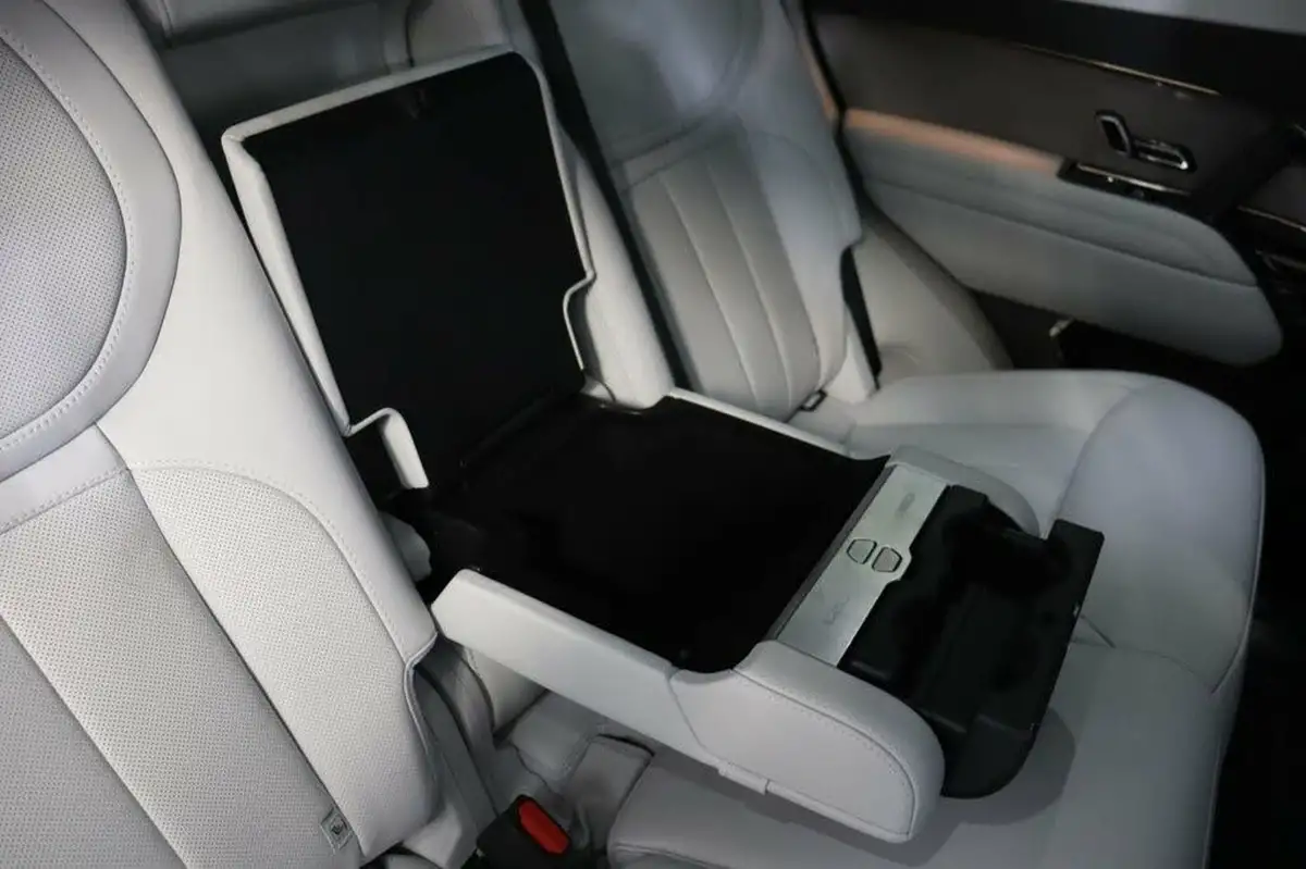2024-land-rover-range-rover-sport-30-d300-se-big-47
