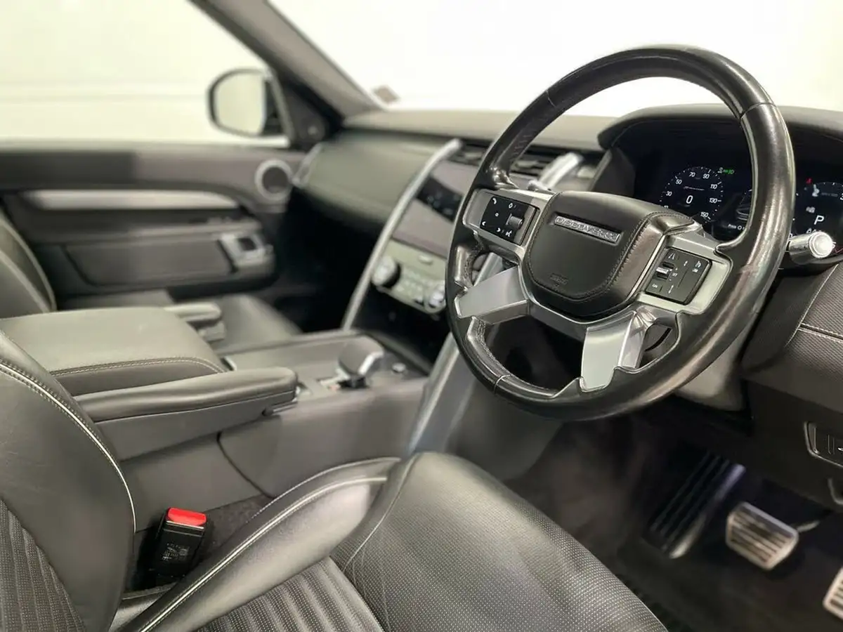 2021-land-rover-discovery-30-d300-r-dynamic-hse-big-10