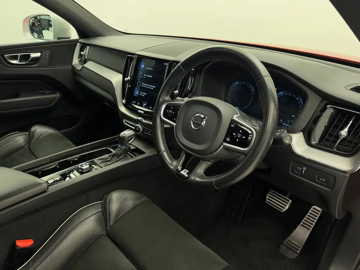 2019-volvo-xc60-20-t5-r-design-awd-big-19
