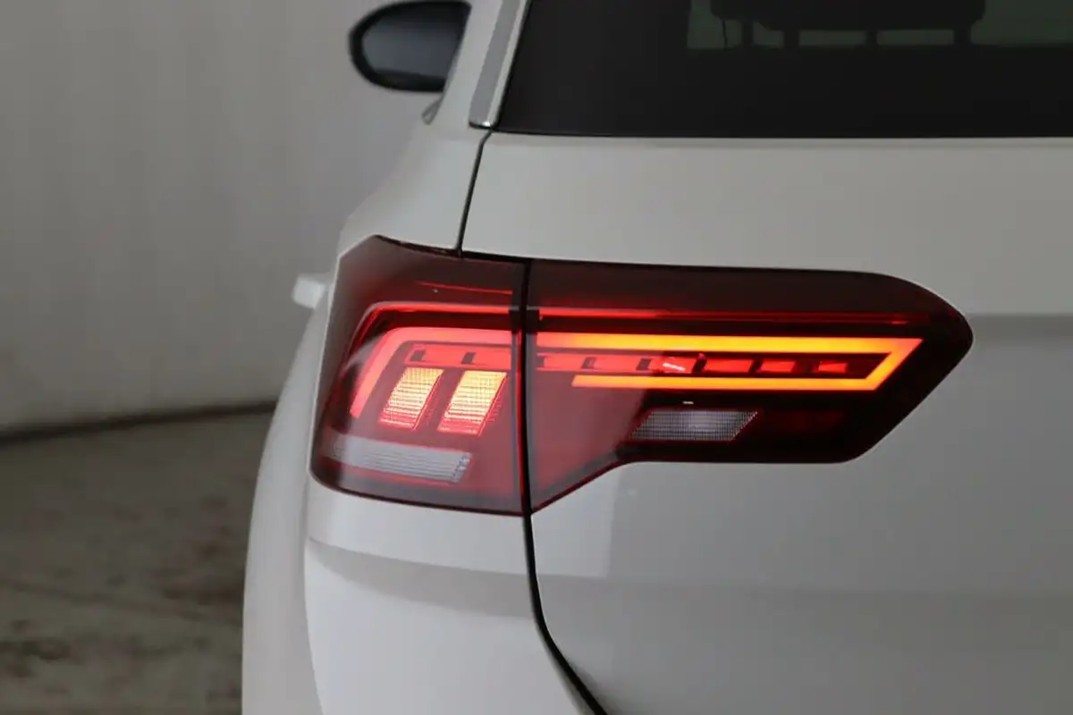 2022-volkswagen-t-roc-10-tsi-style-hatchback-5d-big-8