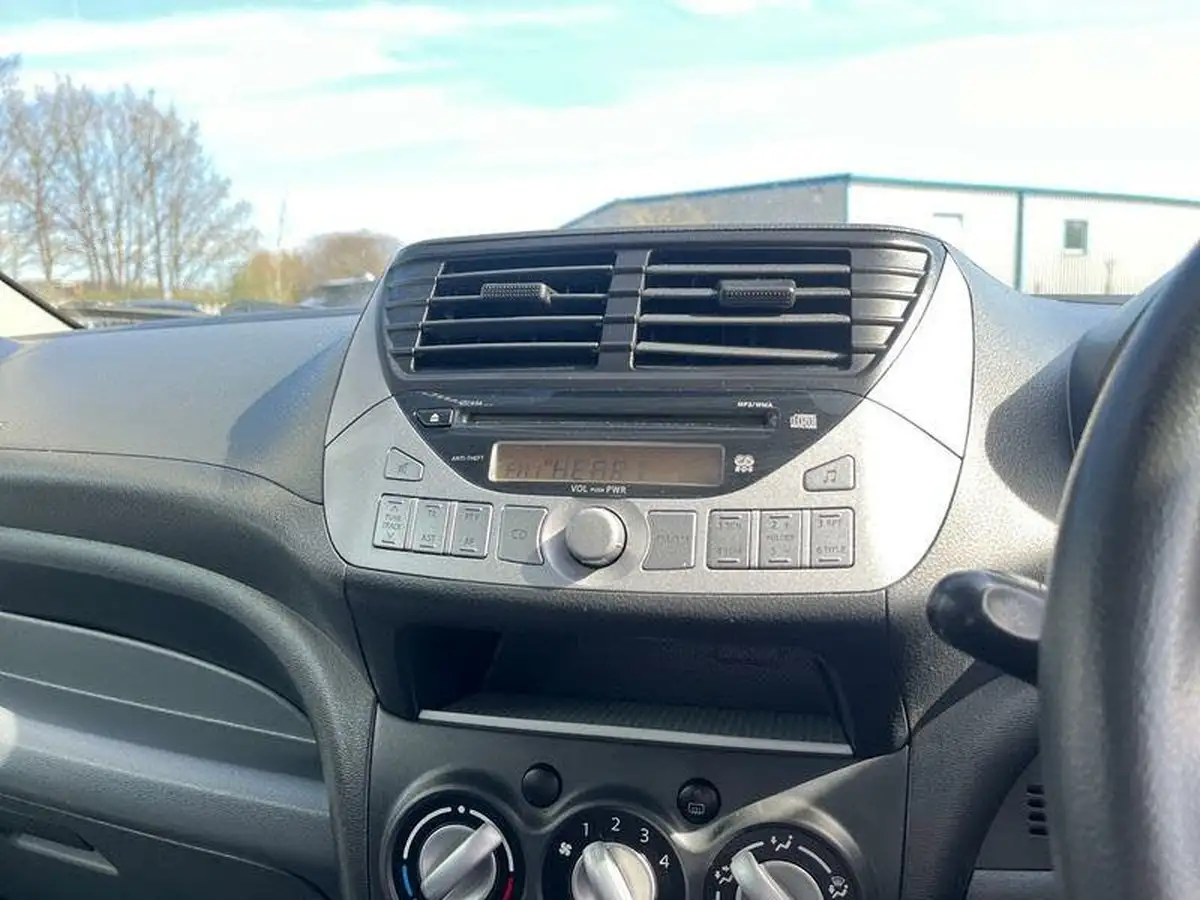 2014-suzuki-alto-10-sz-big-18