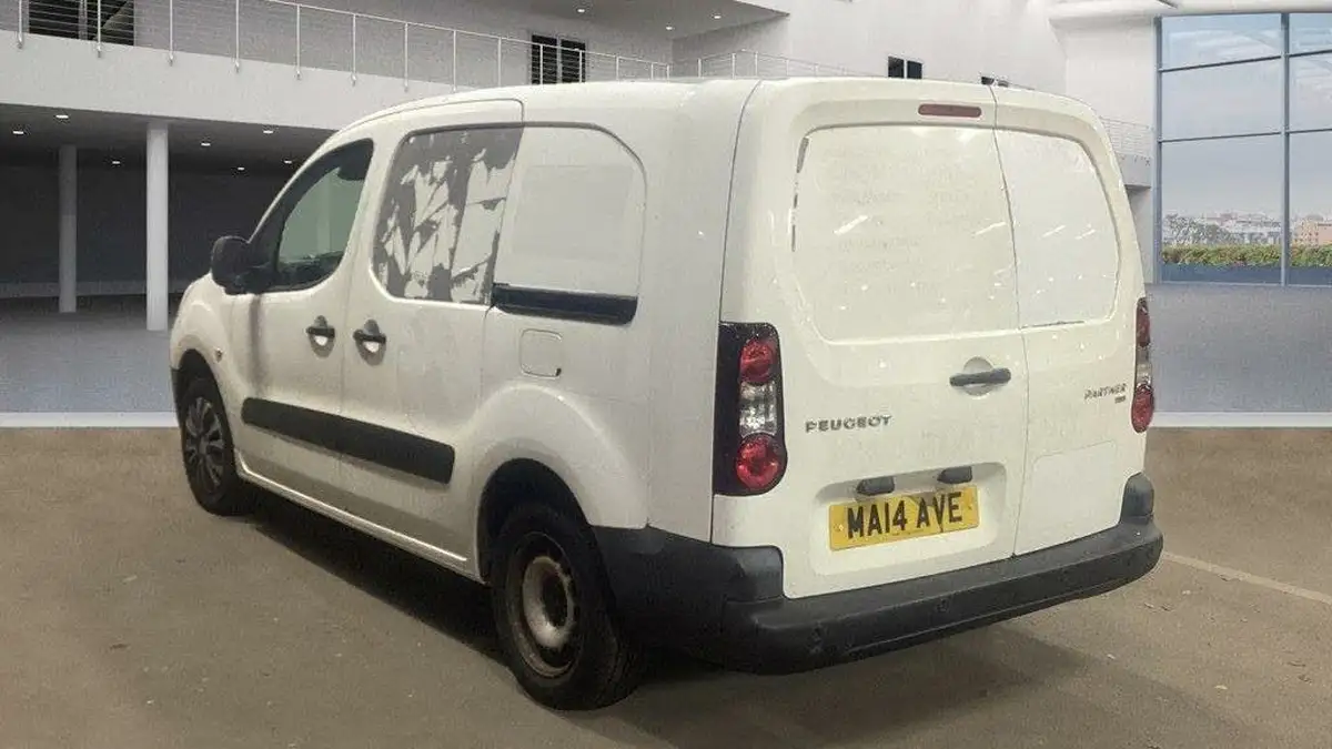 2014-peugeot-partner-16td-se-l2-stop-start-panel-big-2