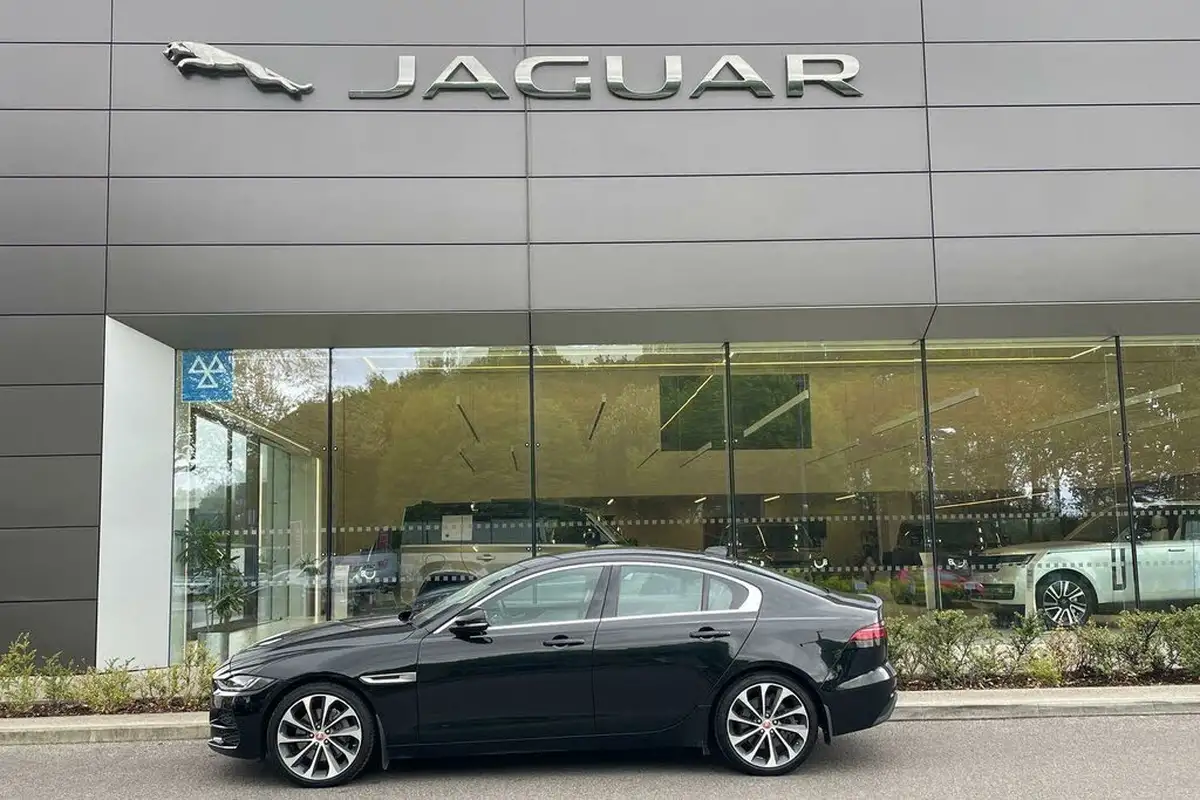 2020-jaguar-xe-20i-s-big-7