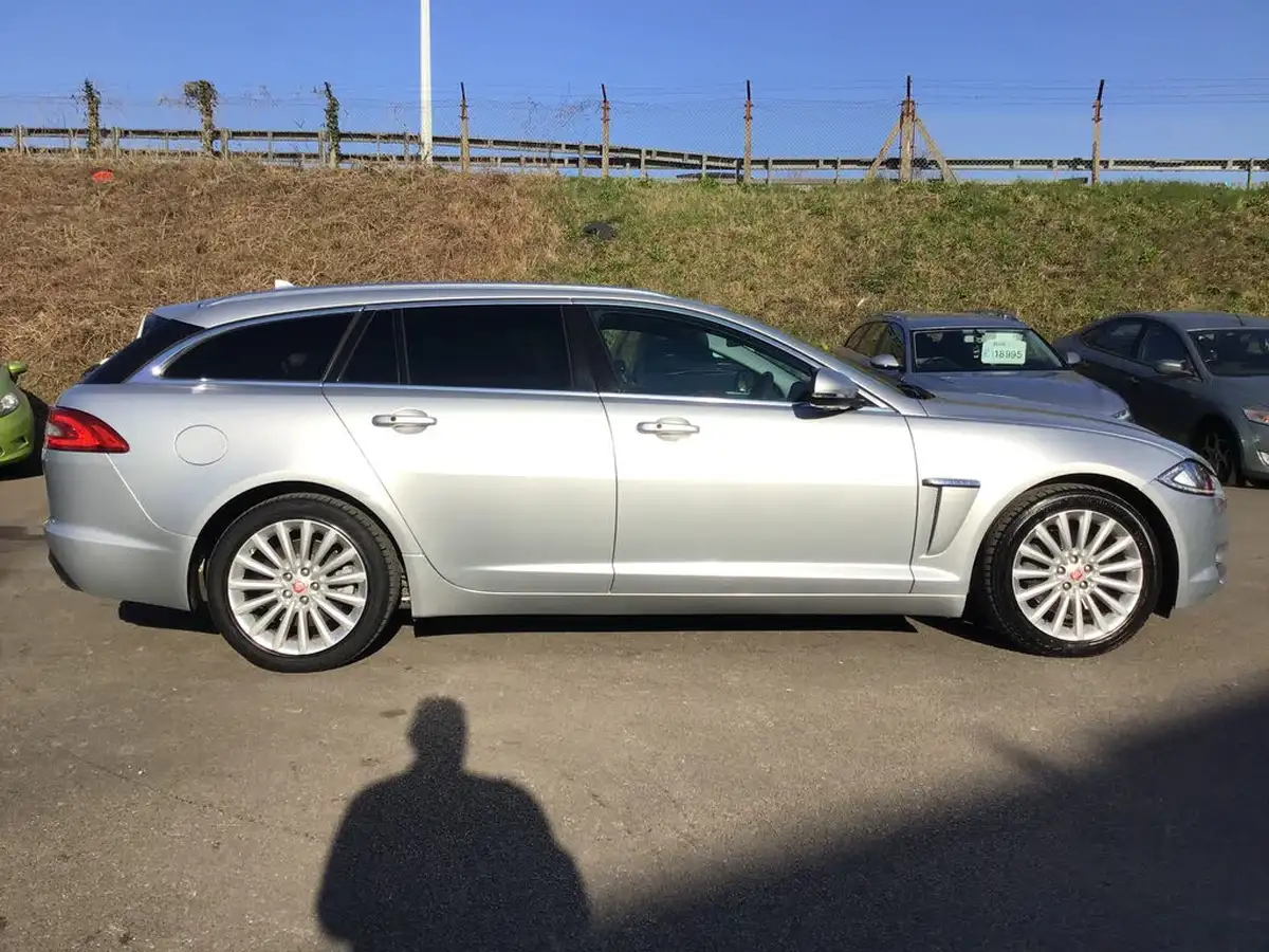 2014-jaguar-xf-22td-premium-luxury-200ps-sportbrake-5d-big-7