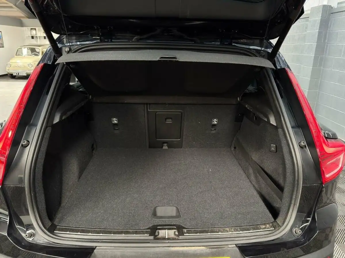2020-volvo-xc40-20-t4-inscription-awd-big-24