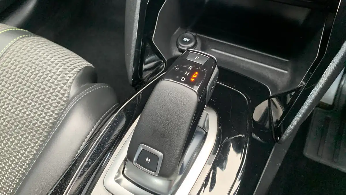 2020-peugeot-208-12-puretech-gt-line-130bhp-eat8-big-19