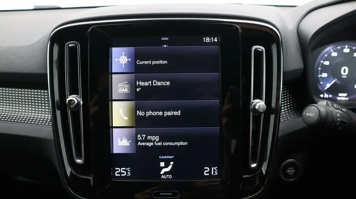 2020-volvo-xc40-20-b4-r-design-awd-big-11