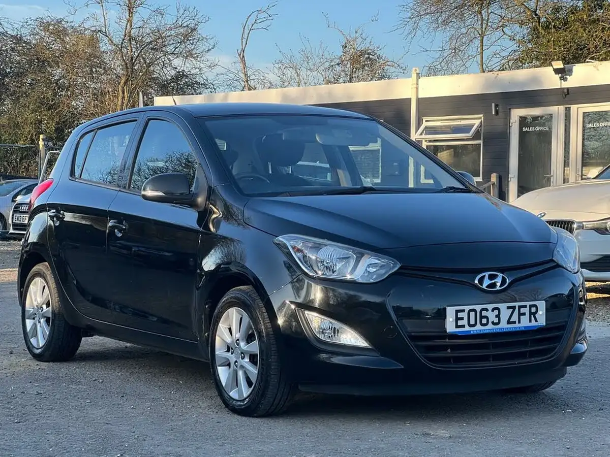 2013-hyundai-i20-12-active-5d-big-4