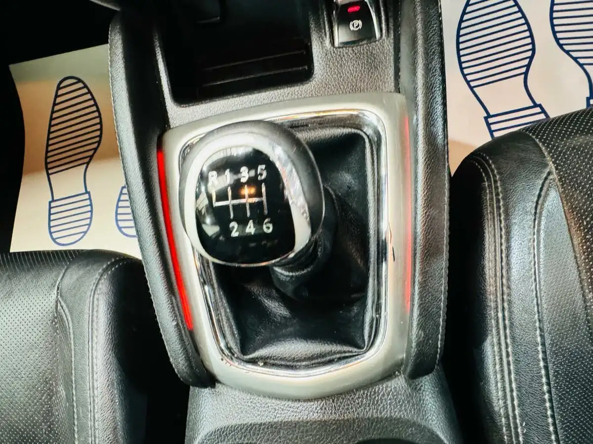 2014-nissan-qashqai-15dci-tekna-big-16