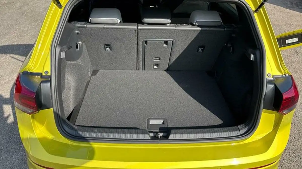 2022-volkswagen-golf-15-etsi-r-line-150ps-hatchback-big-10