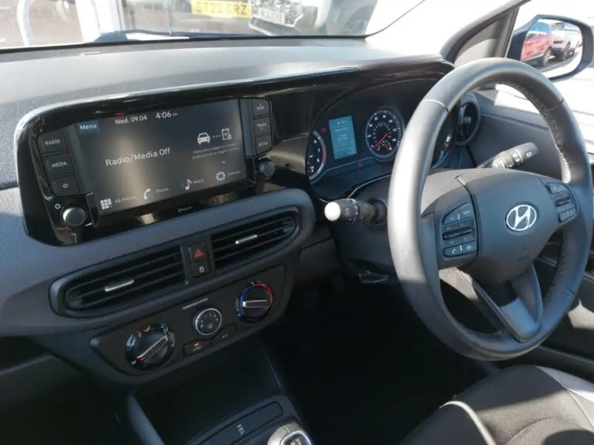 2021-hyundai-i10-10-se-connect-big-6