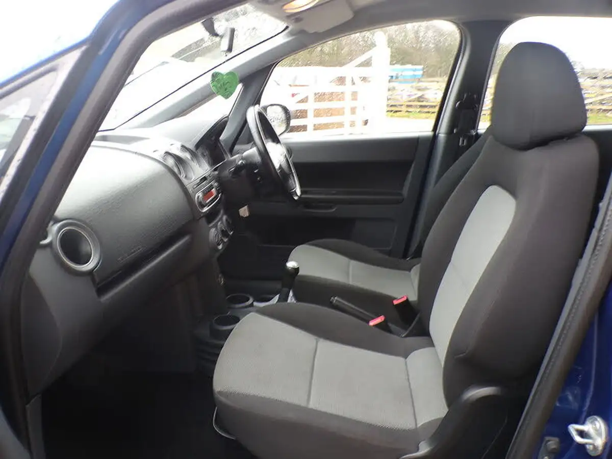 2010-mitsubishi-colt-13-cz2-5d-big-13