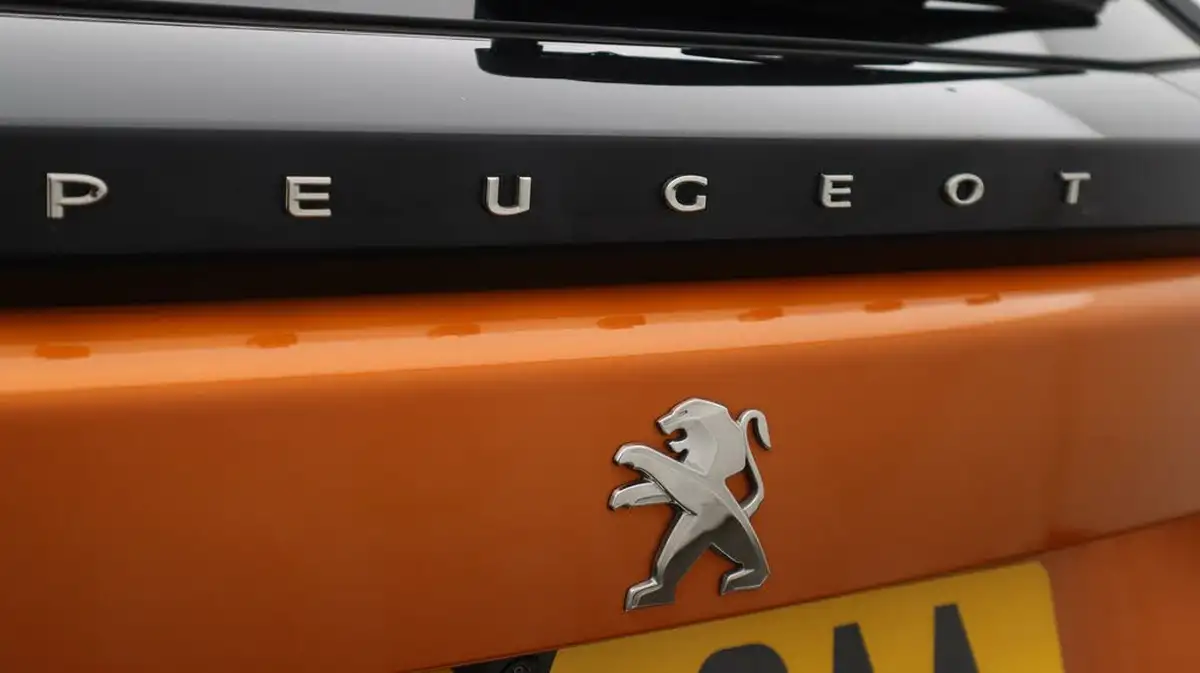 2022-peugeot-2008-suv-12-puretech-gt-big-23