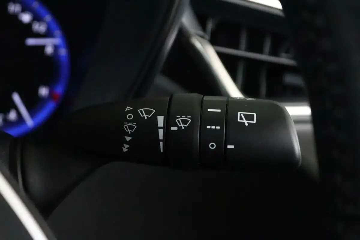 2021-toyota-corolla-18-vvt-i-icon-spare-wheel-touring-sports-5d-big-21