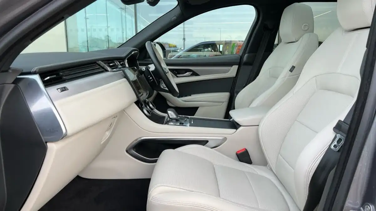 2023-jaguar-f-pace-20-d200-r-dynamic-se-black-big-2
