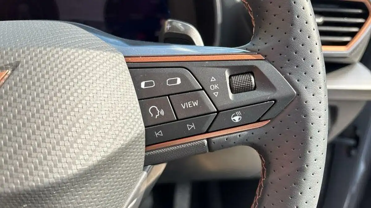 2024-cupra-leon-nf-15-etsi-v1-design-edition-hatchback-big-31
