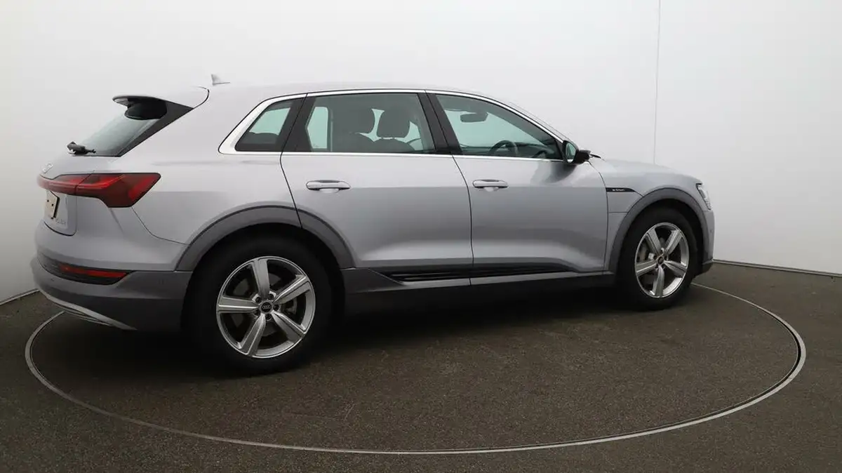 2022-audi-e-tron-55e-technik-station-wagon-big-45