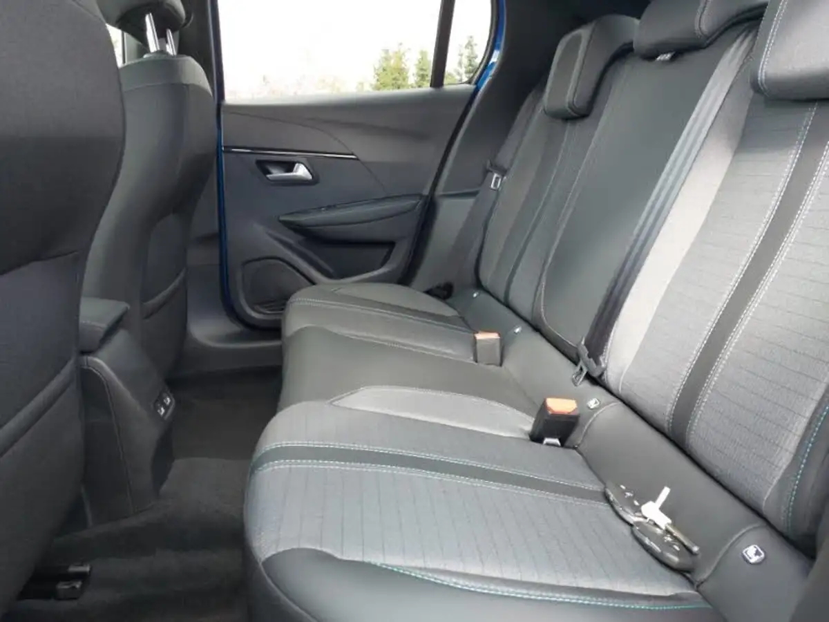 2022-peugeot-208-12-puretech-allure-premium-100bhp-eat8-big-5