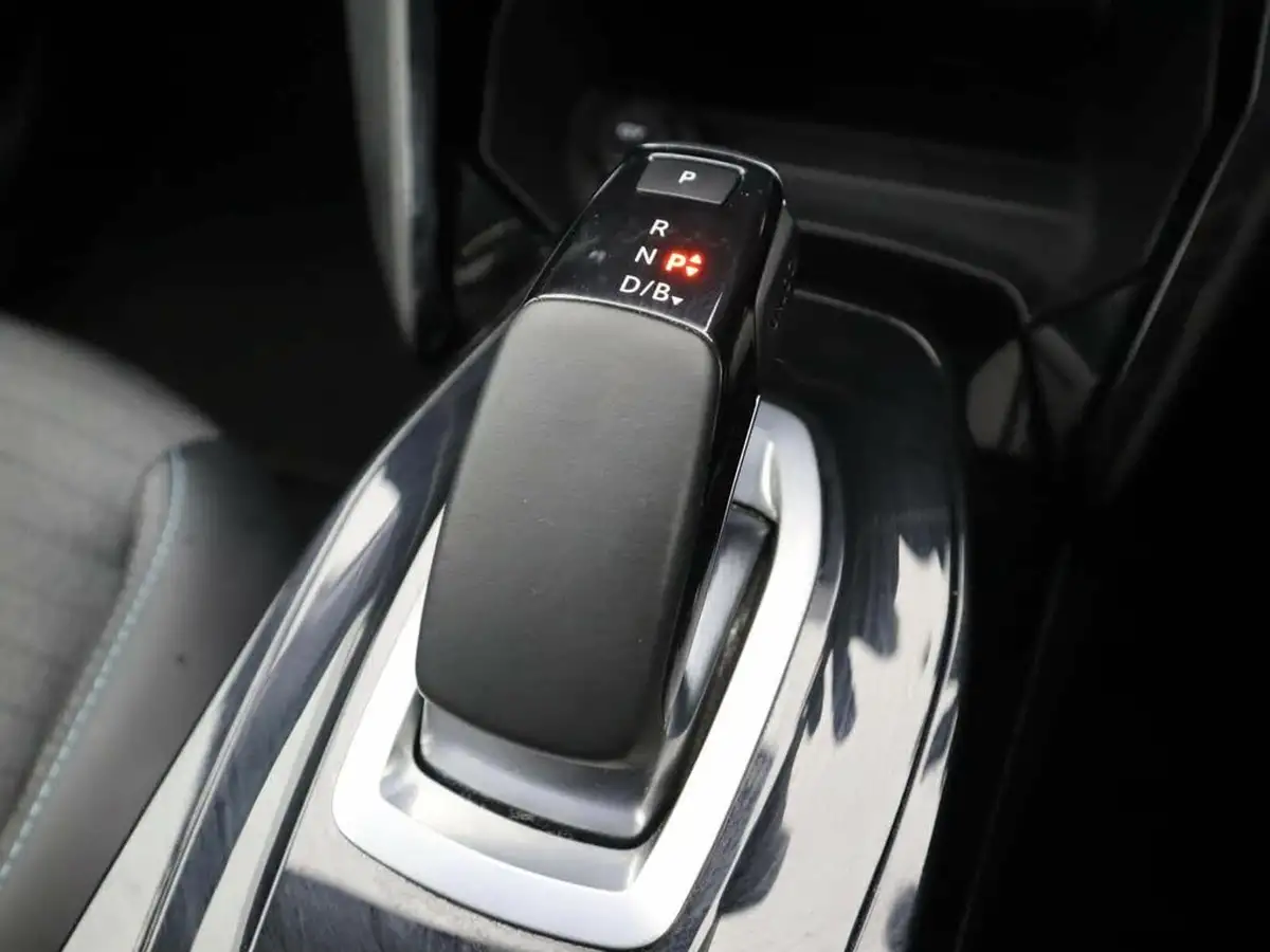 2022-peugeot-208-e-allure-premium-big-19