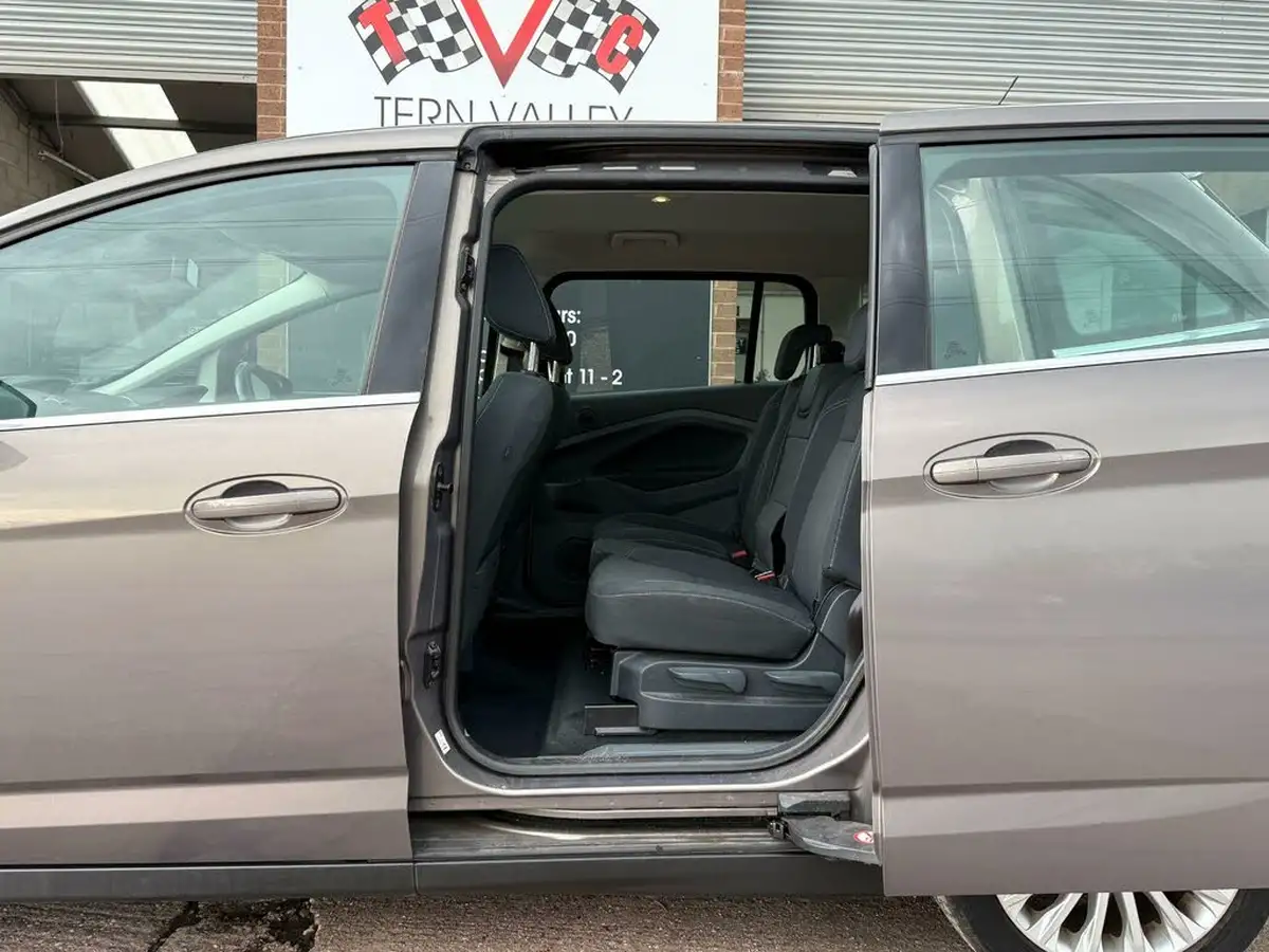 2012-ford-grand-c-max-20tdci-titanium-140ps-7seats-powershift-big-27