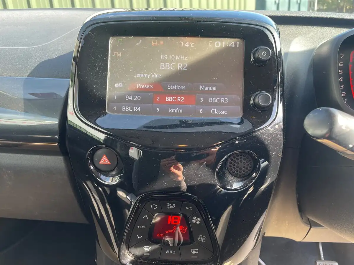 2017-toyota-aygo-10-vvt-i-x-press-71bhp-big-6