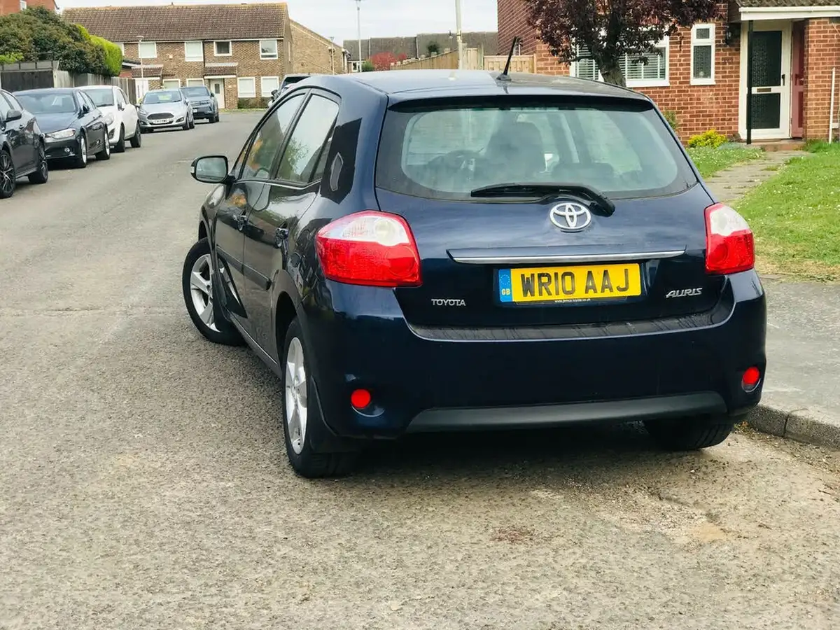 2010-toyota-auris-16-tr-v-matic-5d-big-5