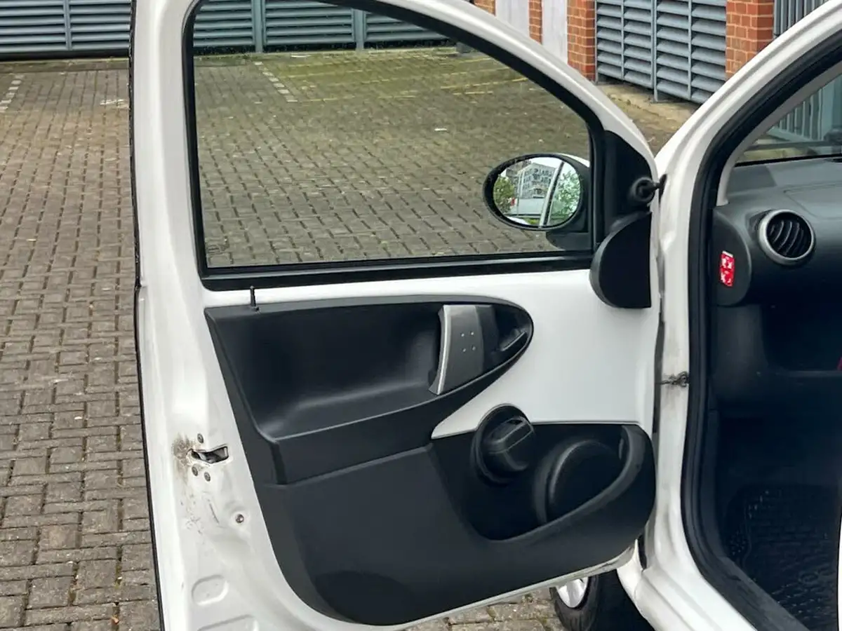 2012-citroen-c1-10-vtr-5d-big-34