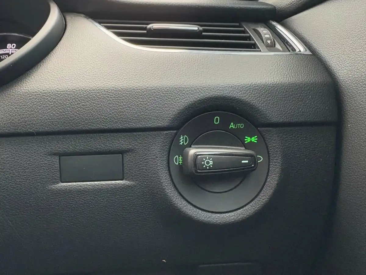 2019-skoda-octavia-16tdi-se-technology-estate-big-35
