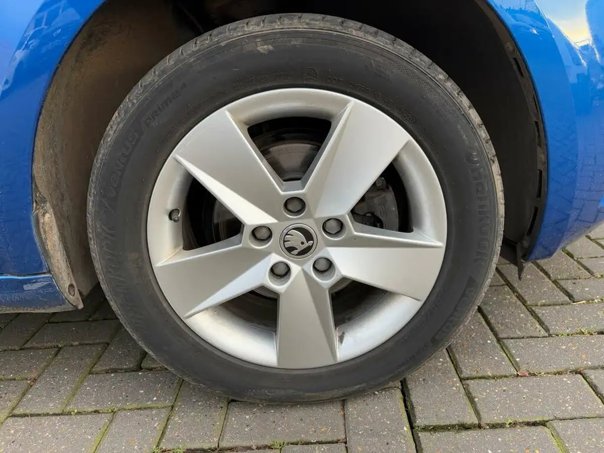 2019-skoda-octavia-16tdi-se-technology-estate-big-11