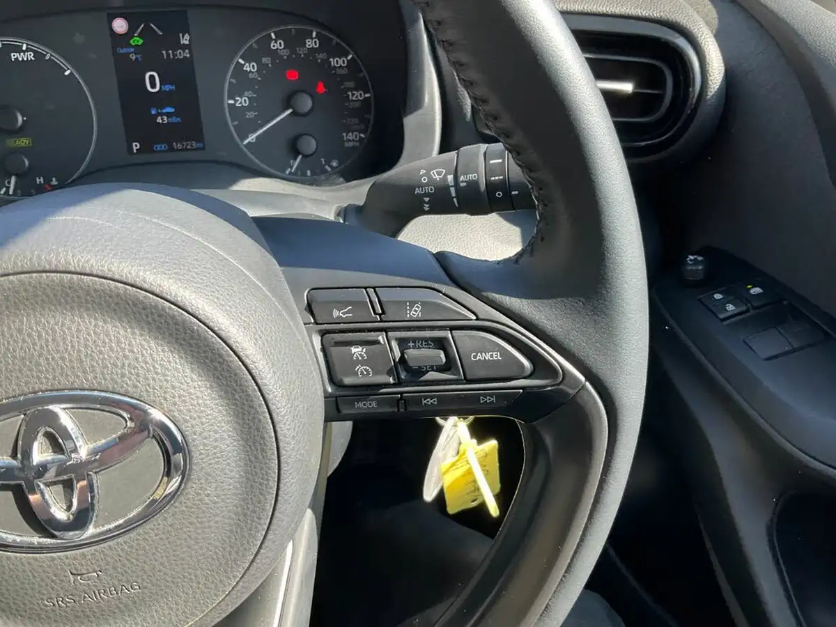 2022-toyota-yaris-15-vvt-i-icon-big-25