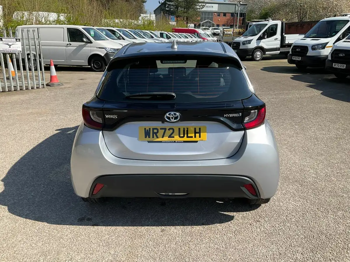 2022-toyota-yaris-15-vvt-i-icon-big-6