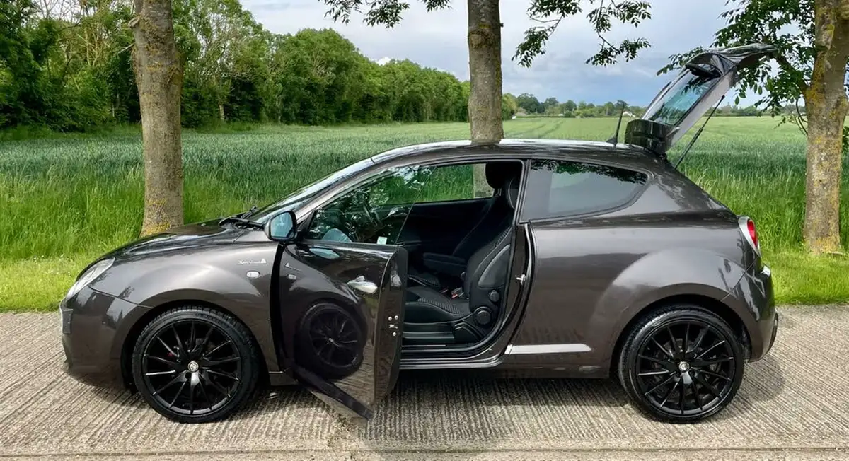 2013-alfa-romeo-mito-09-sportiva-875-tb-105bhp-big-14