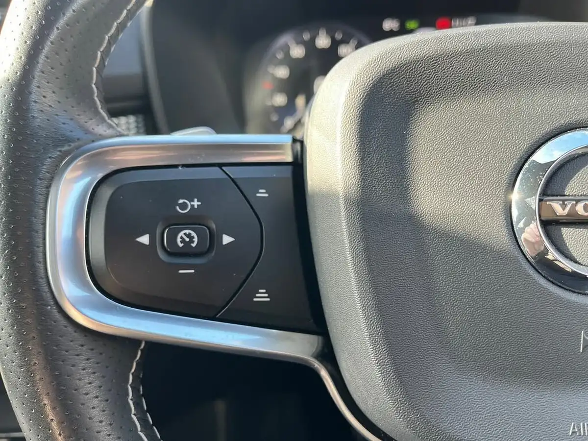 2019-volvo-xc40-20td-d3-r-design-awd-geartronic-big-20