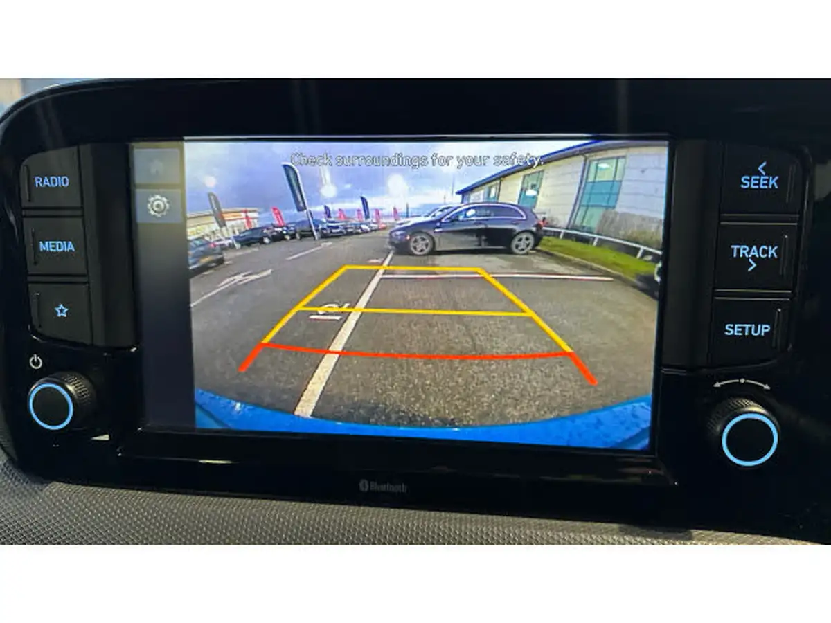 2022-hyundai-i10-12-se-connect-big-36