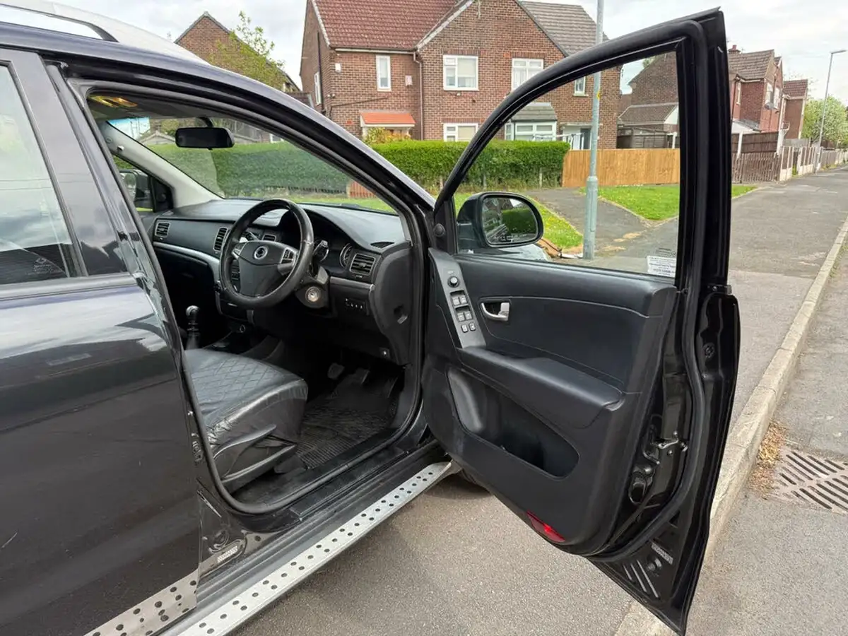 2012-ssangyong-korando-big-23