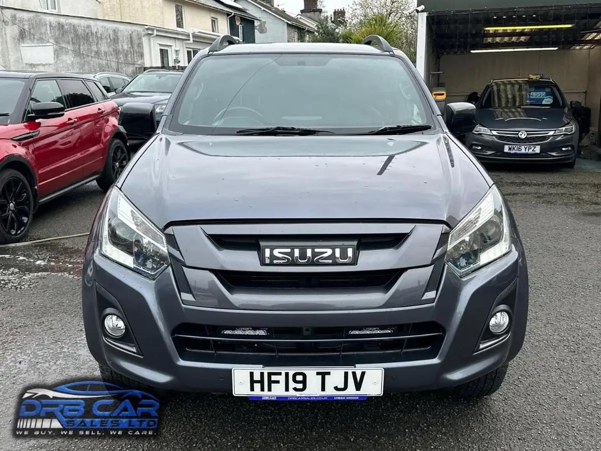 2019-isuzu-d-max-19td-blade-auto-big-1