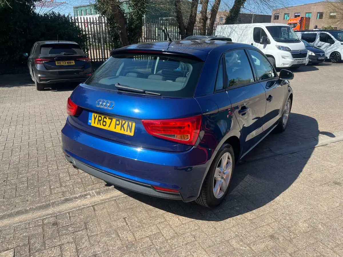2017-audi-a1-16tdi-se-sportback-5d-s-tronic-big-5